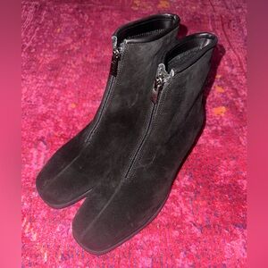 La Canadienne NWT Shiane wedge bootie zip front suede
